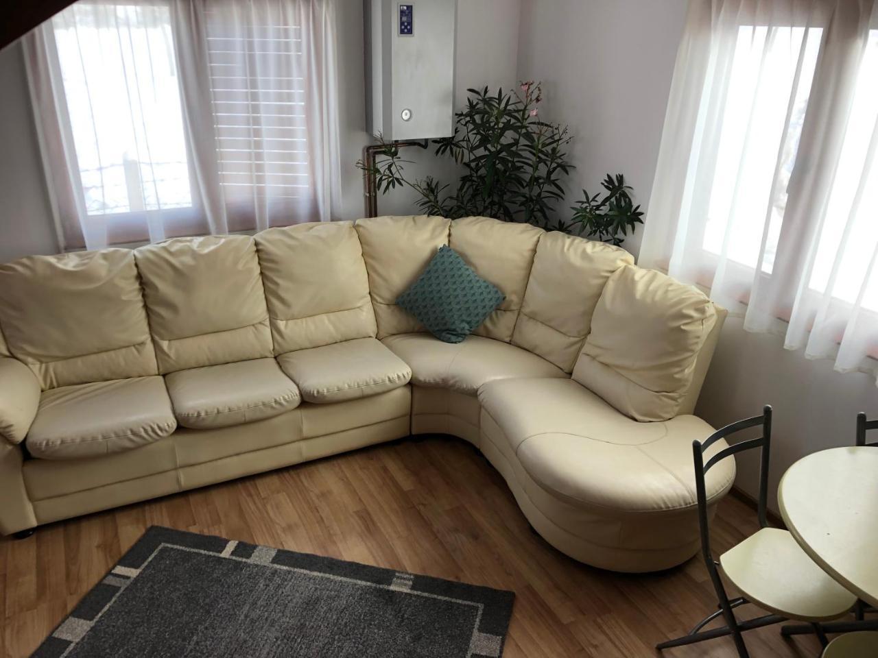 Hanga Apartment *