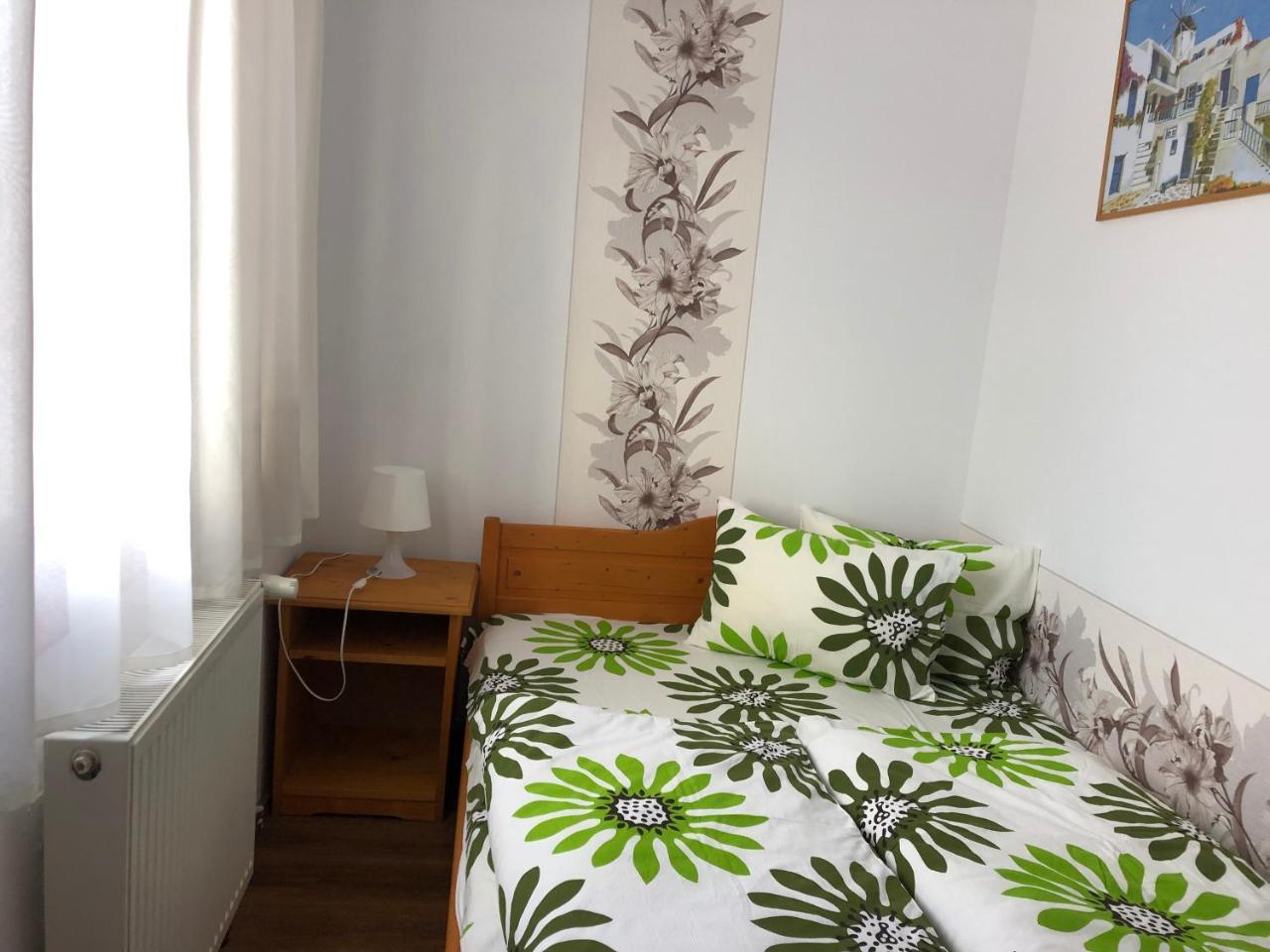 Hanga Apartment *